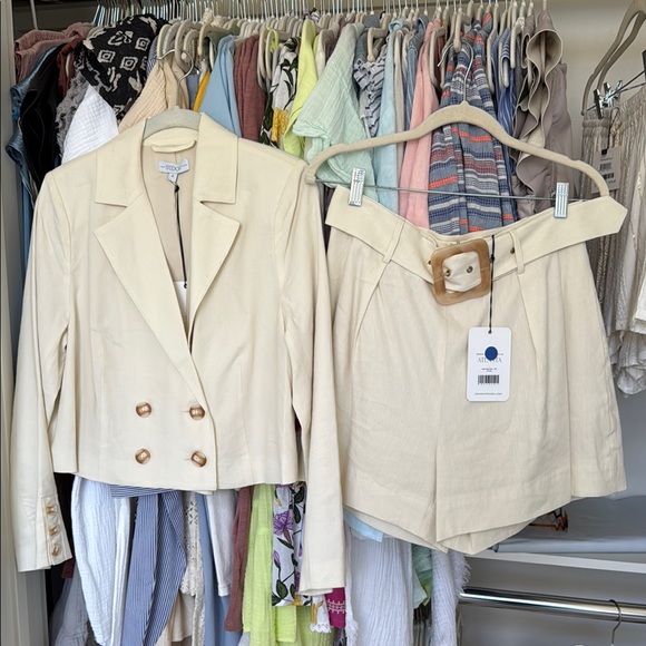 S’Edge Brand Cream Blazer Jacket and Short Set with Belt - Picture 1 of 5